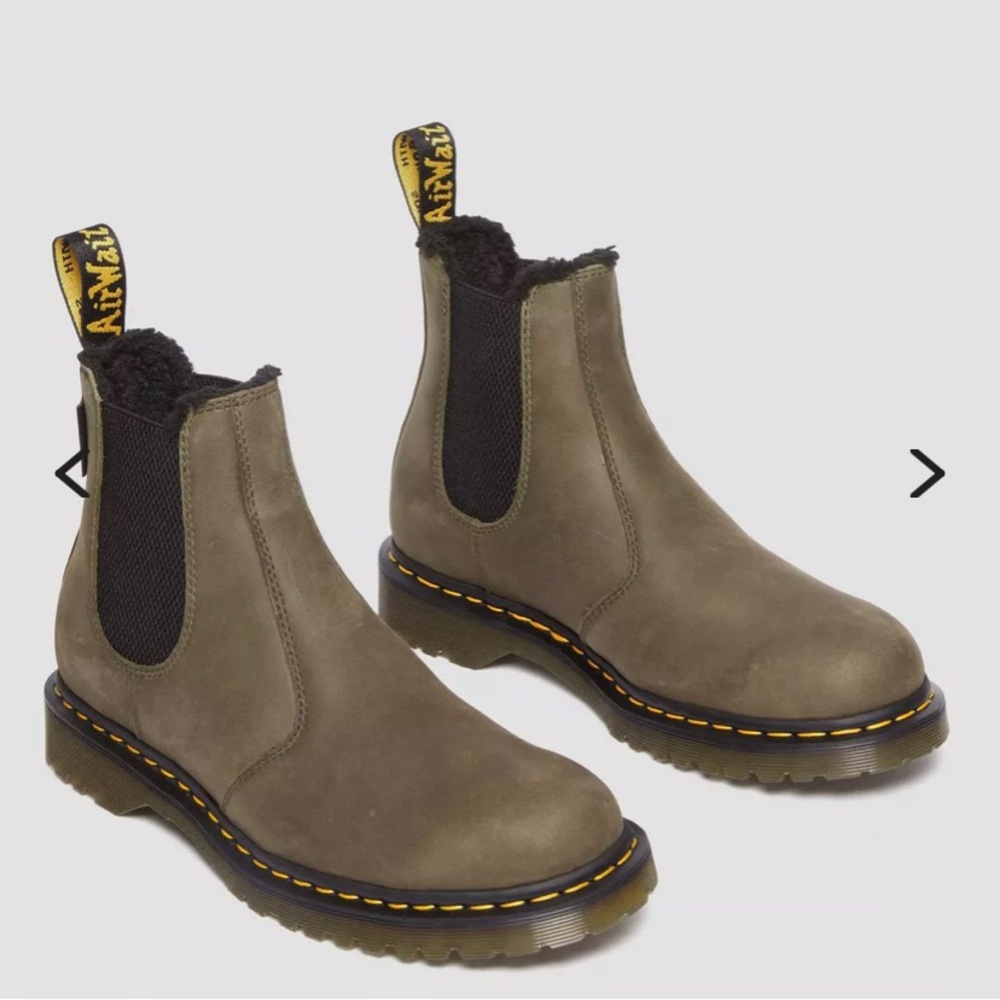 Doc martens fleece lined leather Chelsea boots. Olive. Women’s Size 8.